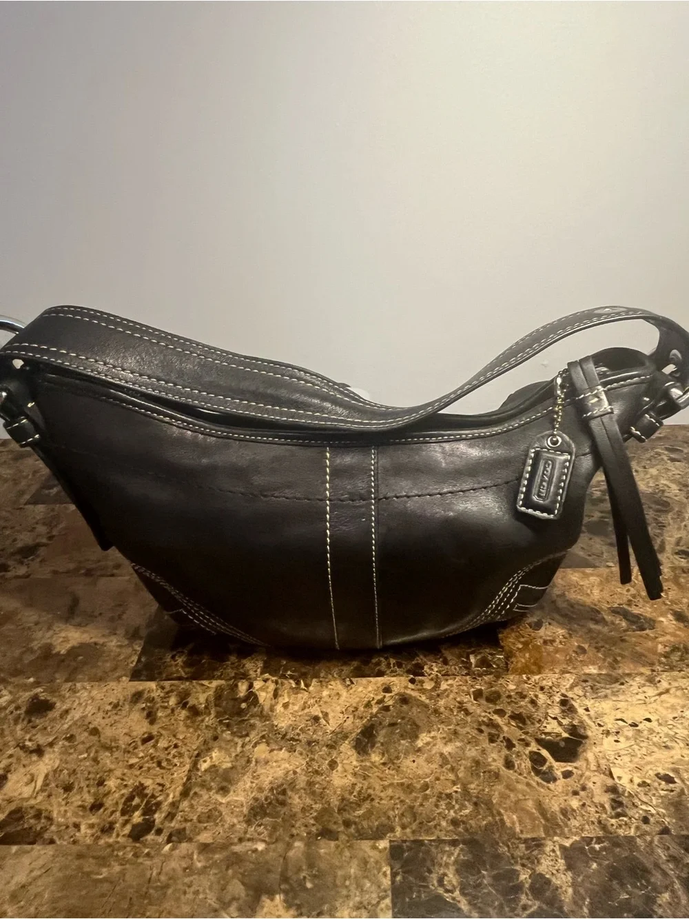 Coach black leather hobo bag G05s-8a01